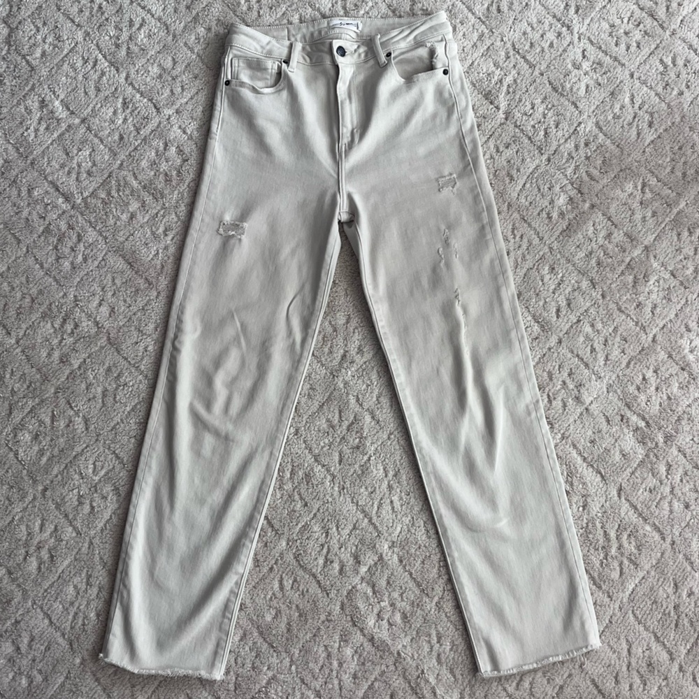 Carly Jean LA- White Distressed Straight-Leg Jeans